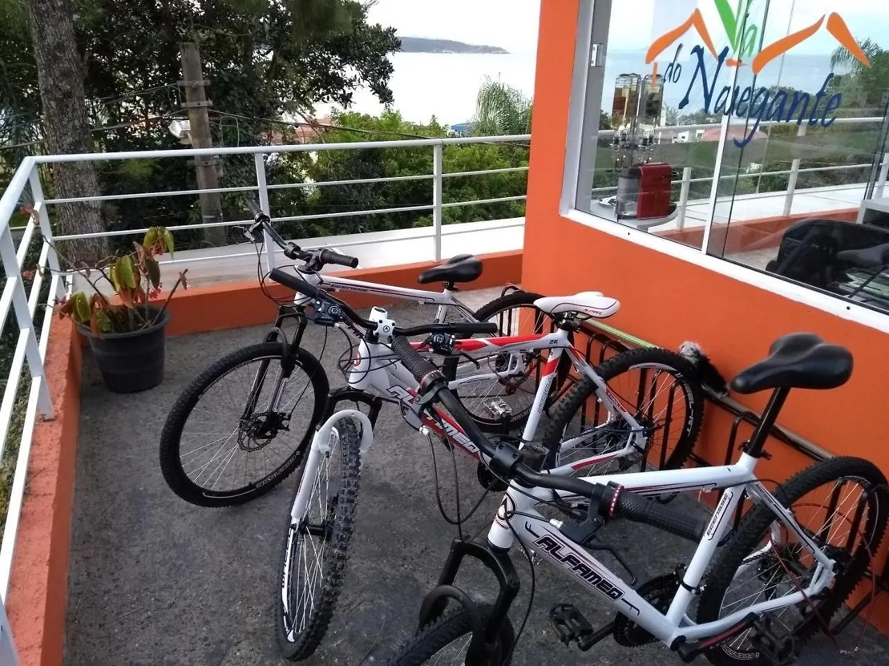 בומבינאס Pousada Vila Do Navegante 2*,